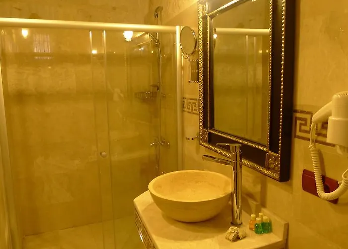 King Cave By Traveller's Hotel 3*